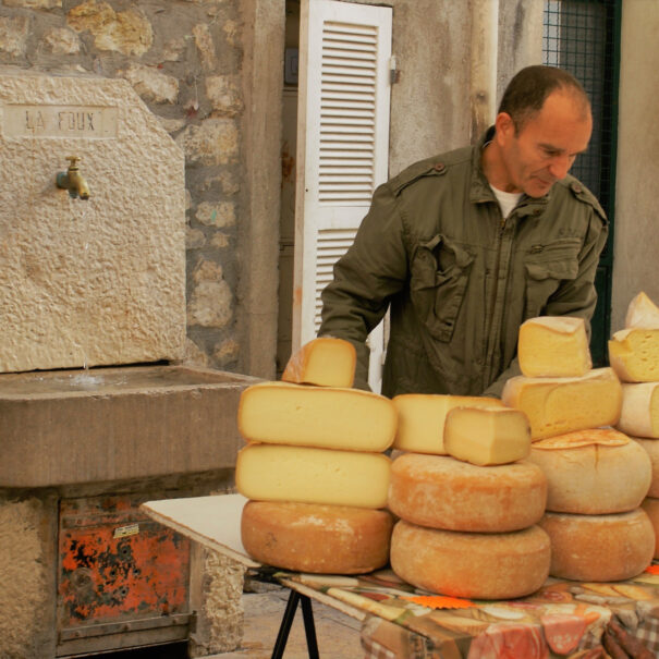 Fromages au marché de Vence, tous les mardis et vendredis matins